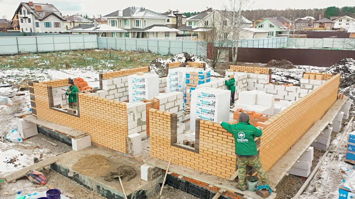 Что лучше: каркасный дом или из газобетона?