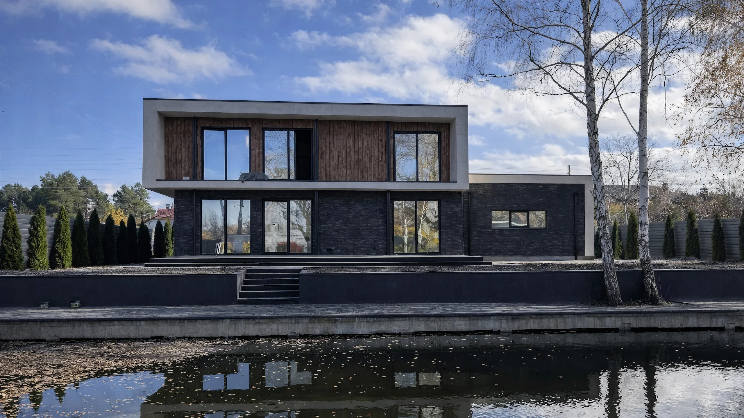 Загородный дом с панорамным фасадом