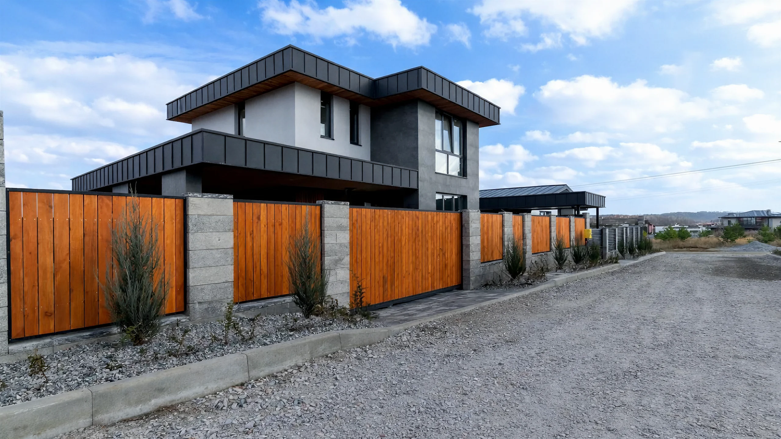Построенный каменный дом 202 м² с аккуратной отделкой фасада