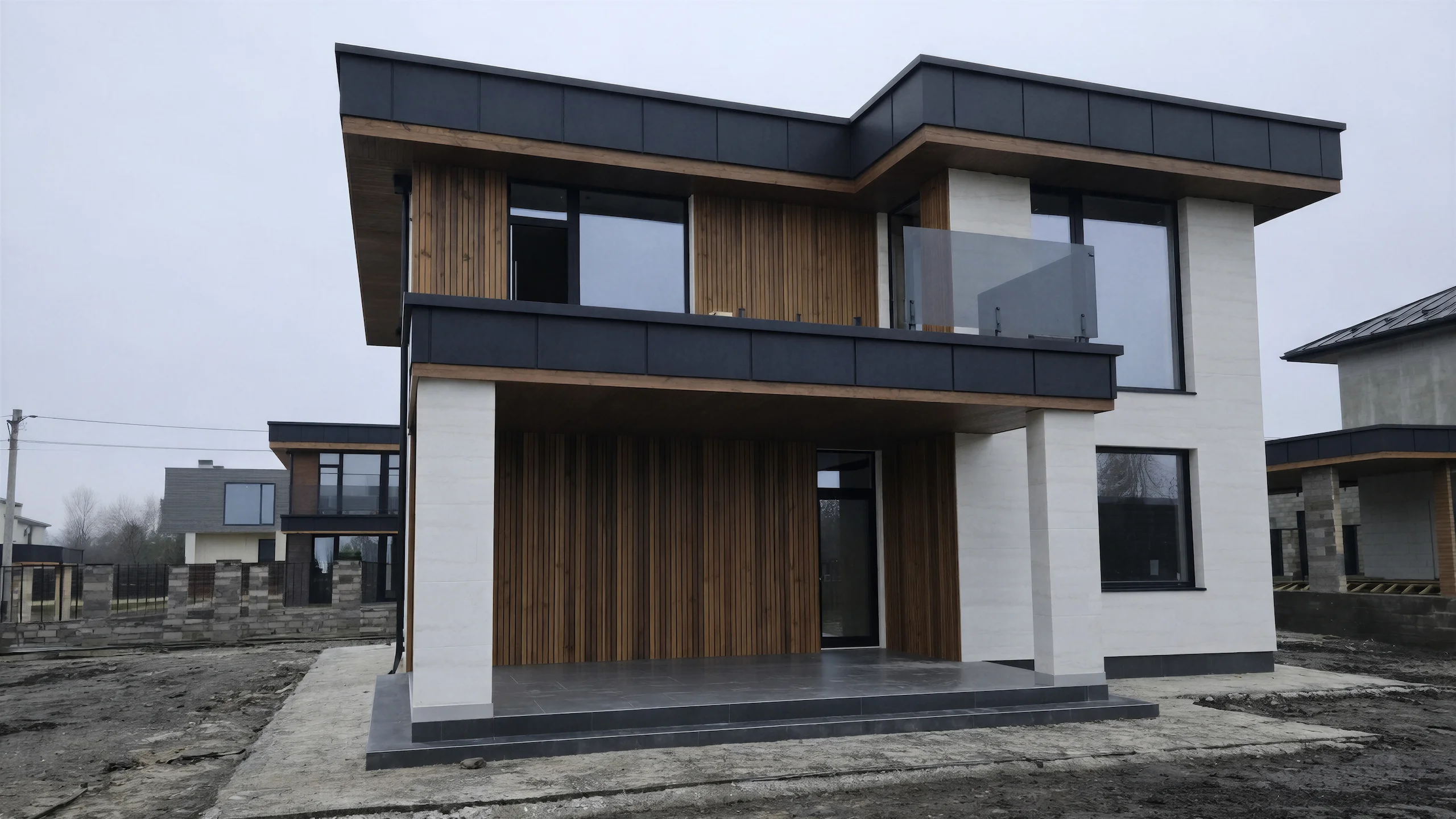 Построенный каменный дом 240 м² с аккуратной отделкой фасада