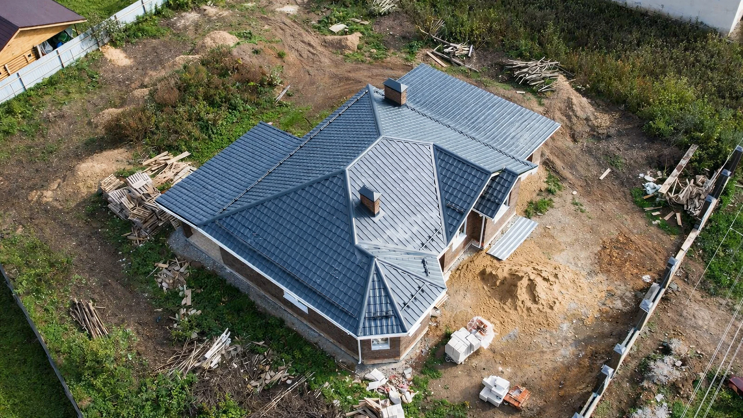Построенный каменный дом 168 м² с аккуратной отделкой фасада
