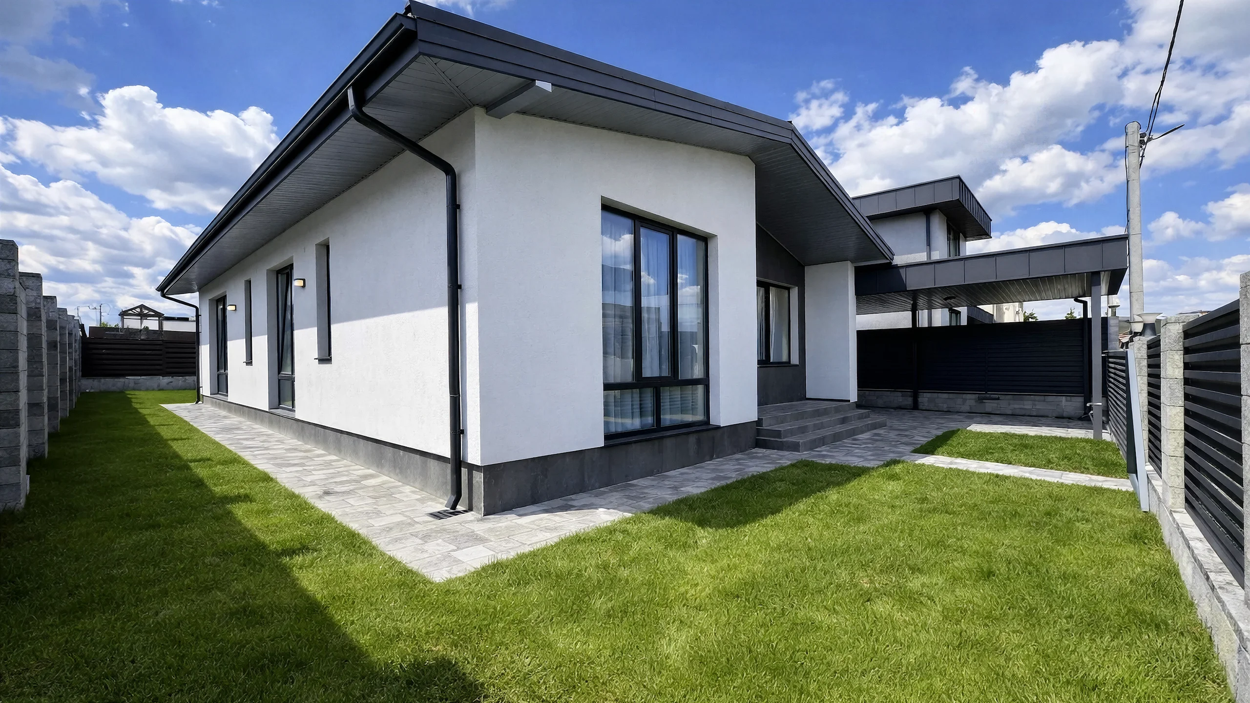 Загородный дом с панорамным фасадом