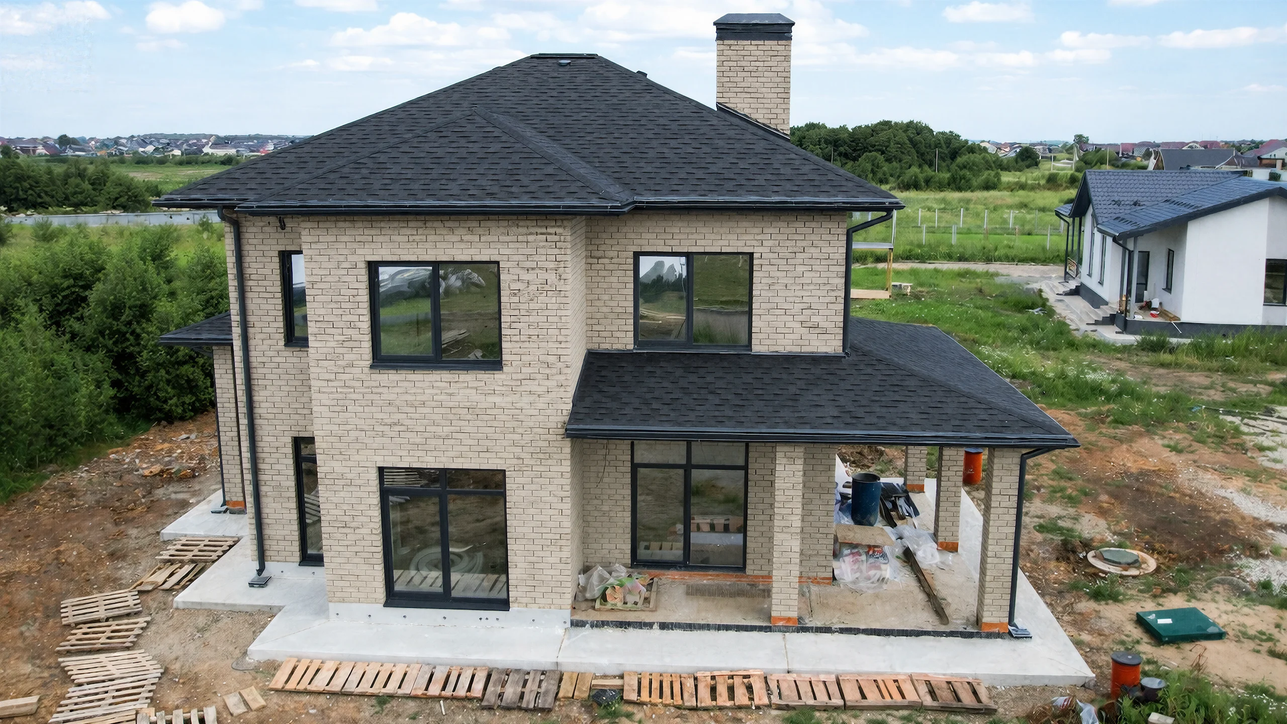 Загородный дом с панорамным фасадом