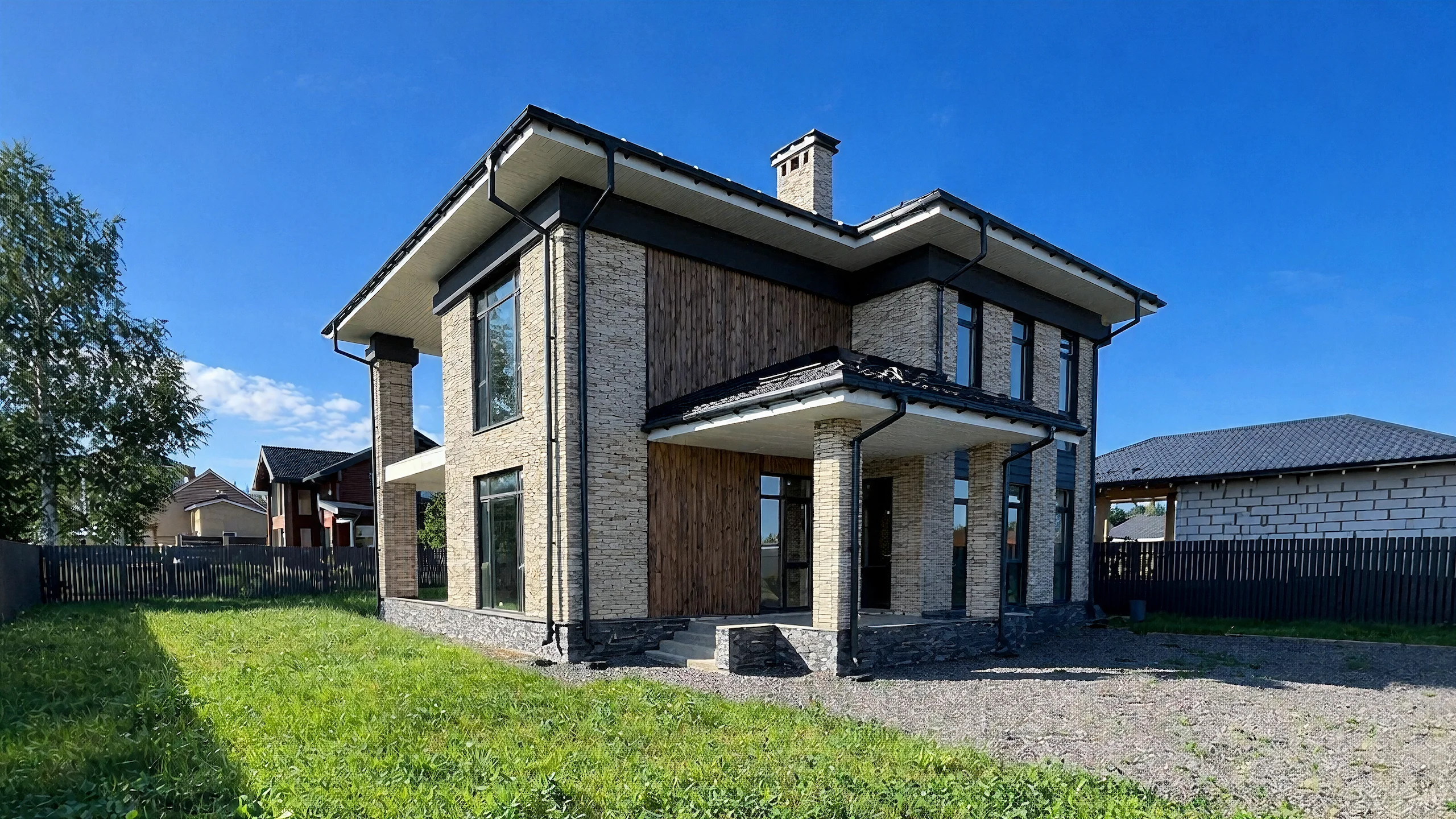 Загородный дом с панорамным фасадом